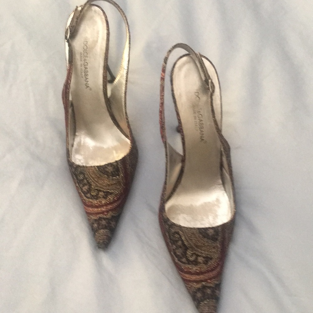 Beautiful Dolce Gabbana sling back heels.